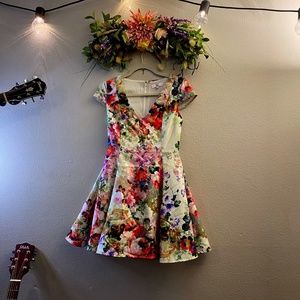 A Ladies Dress High end Fashion & True Vintage